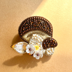 イルカメ 魔女ハット クリームソーダ ビーズ 刺繍ブローチ メロンソーダのビーズ刺繍ブローチ ソーダフロート クリーム