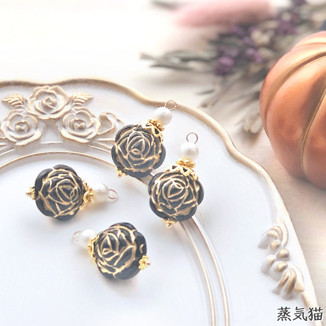 ブラック薔薇とボタンカボション　ハンドメイド　ピアスorイヤリング 67