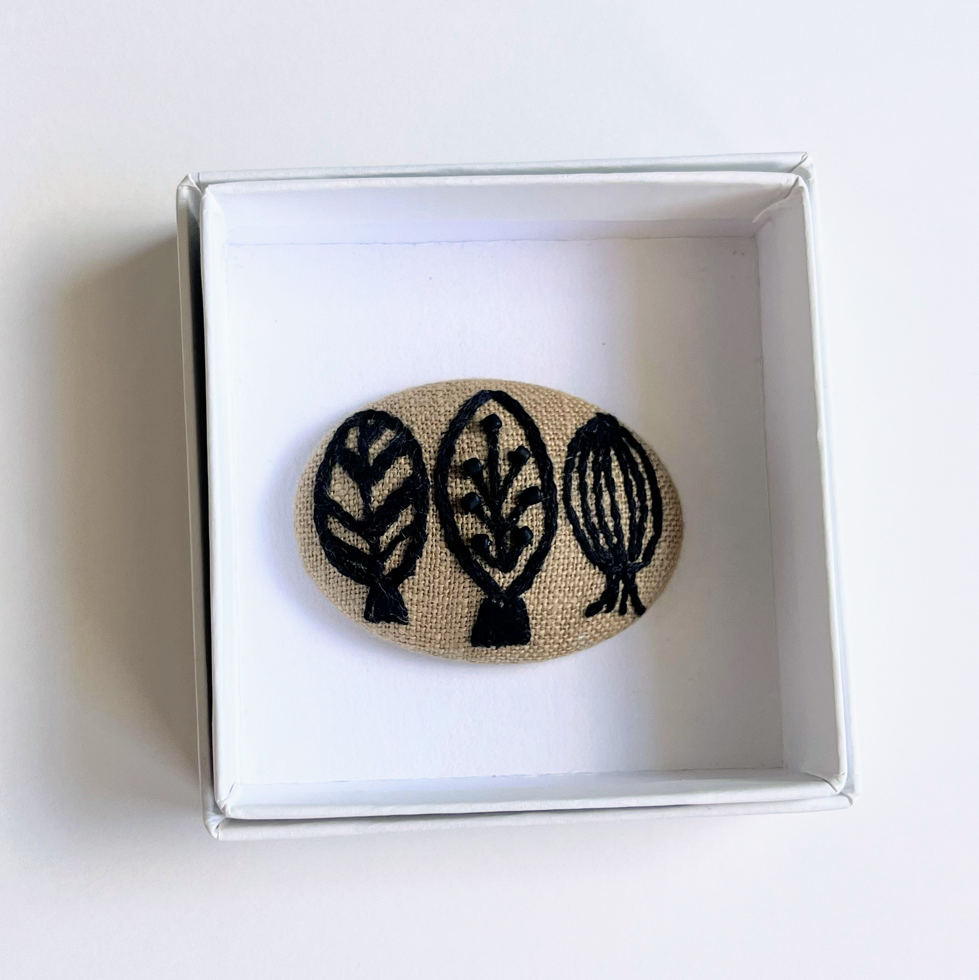 北欧風葉っぱの刺繍ブローチ【hokuo】#293