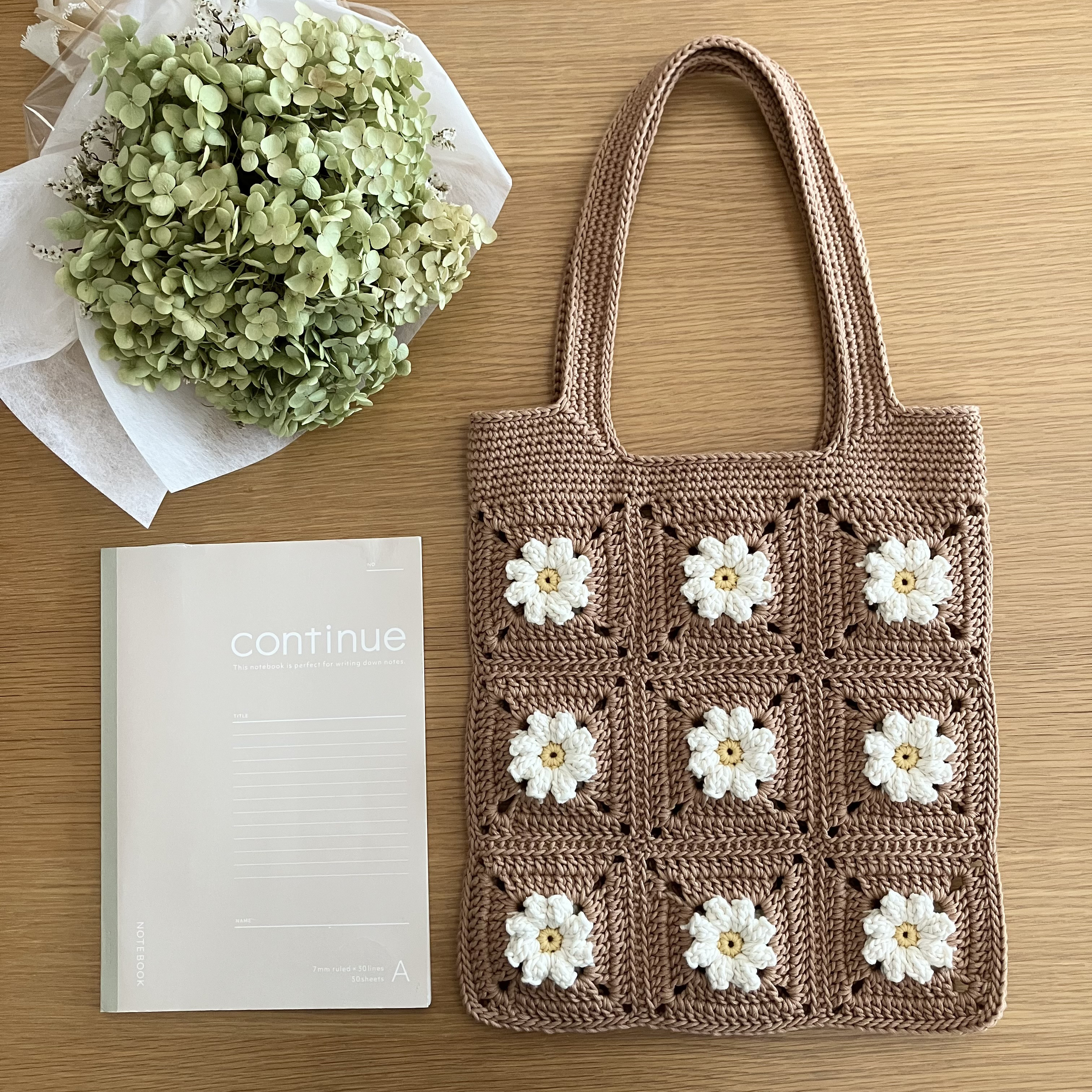 花柄モチーフのトートバッグ 花柄モチーフのトートバッグ