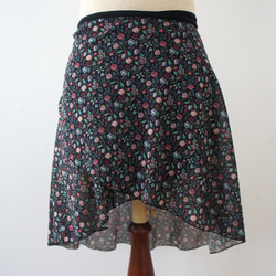 バレエ　ラップスカート[フラワー・ブラック52-122]W158Black flower mix 3枚目の画像