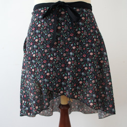 バレエ　ラップスカート[フラワー・ブラック52-122]W158Black flower mix 2枚目の画像