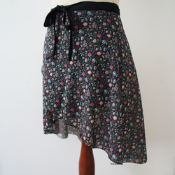 バレエ　ラップスカート[フラワー・ブラック52-122]W158Black flower mix 6枚目の画像