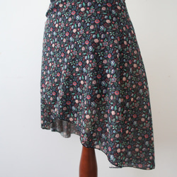 バレエ　ラップスカート[フラワー・ブラック52-122]W158Black flower mix 7枚目の画像