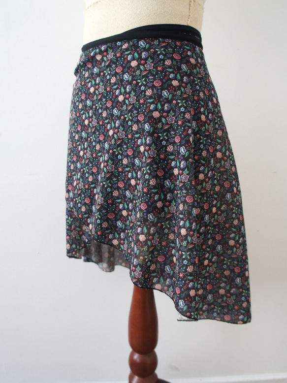 バレエ　ラップスカート[フラワー・ブラック52-122]W158Black flower mix 7枚目の画像