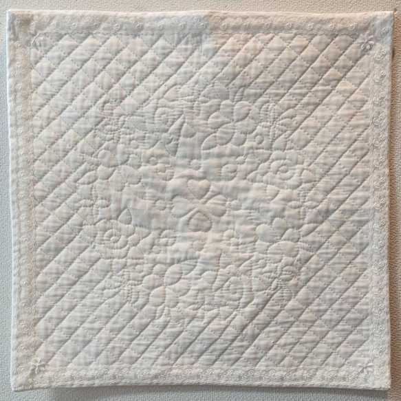 ホワイトキルトタペストリー・カバー(47cm×47cm) タペストリー