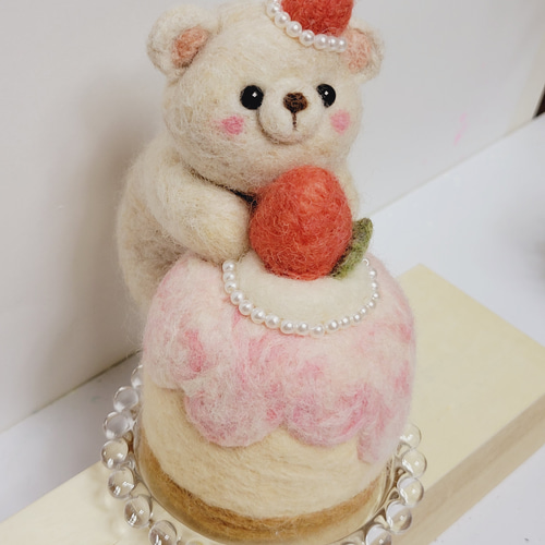 羊毛フェルト作品☆苺ケーキくま 羊毛フェルト ～hatci ～ 通販