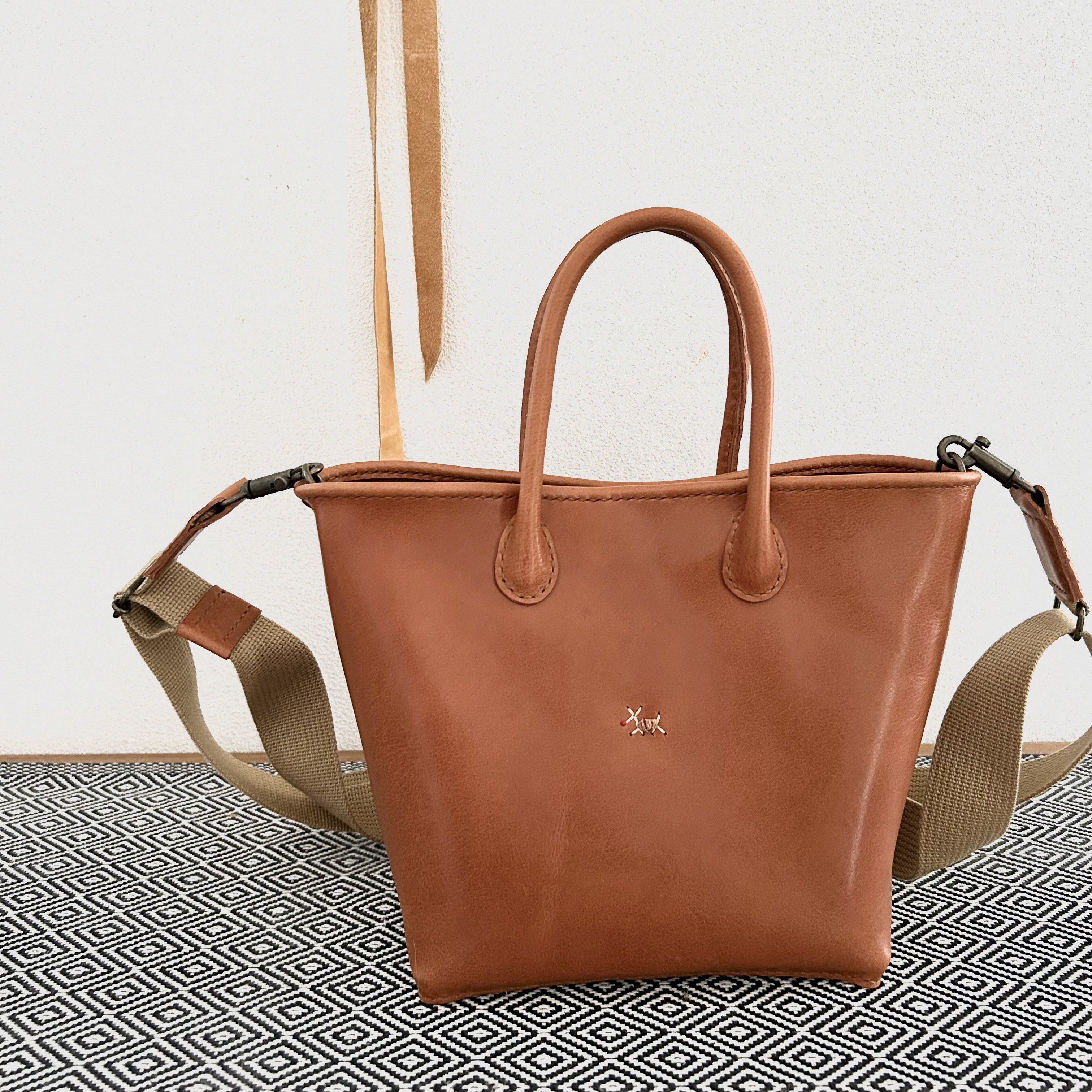 栃木レザー　手縫い　square  bag 　2way