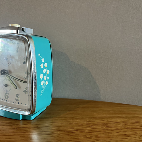 国産の古いレトロな目覚まし時計 SEIKO 置き時計 ゼンマイ式 国産の古いレトロな目覚まし時計 SEIKO 置き時計 ゼンマイ式