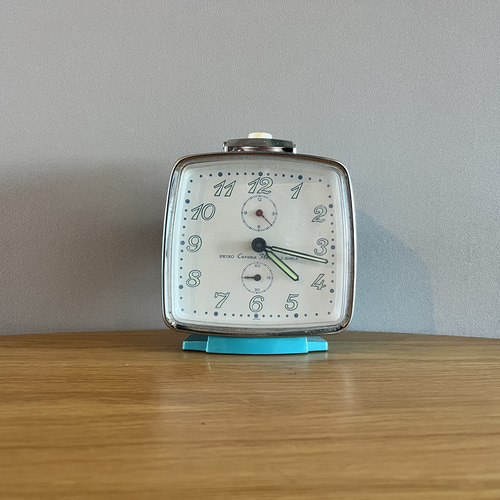 国産の古いレトロな目覚まし時計 SEIKO 置き時計 ゼンマイ式 国産の古いレトロな目覚まし時計 SEIKO 置き時計 ゼンマイ式