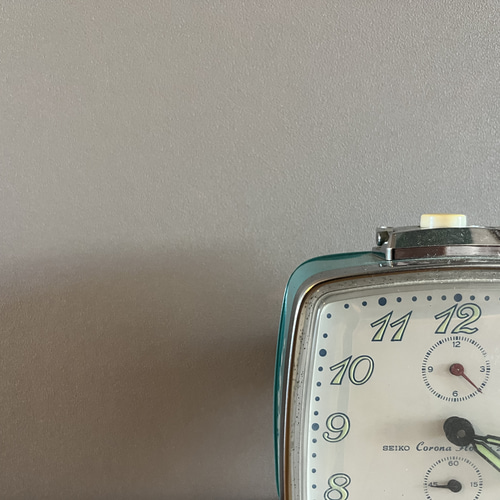 国産の古いレトロな目覚まし時計 SEIKO 置き時計 ゼンマイ式 国産の古いレトロな目覚まし時計 SEIKO 置き時計 ゼンマイ式
