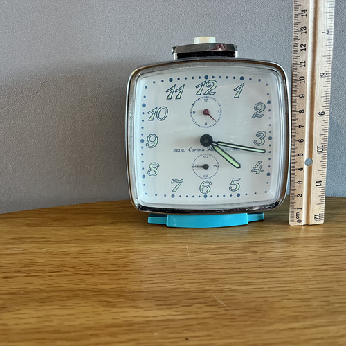国産の古いレトロな目覚まし時計 SEIKO 置き時計 ゼンマイ式 国産の古いレトロな目覚まし時計 SEIKO 置き時計 ゼンマイ式