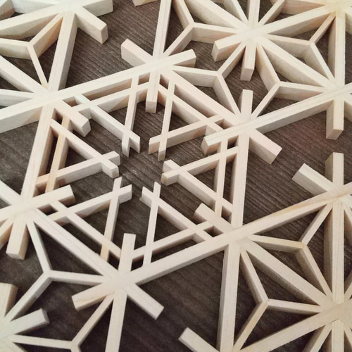 137❣️特価❣️ 麻の葉組子　木製額縁 神代叙勲額 八重麻の葉 希少材の神代木と【八重麻の葉】組子柄を