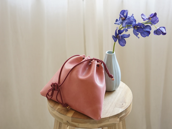 CHARLES & KEITH ピンク ショルダーバック 巾着付き CHARLES & KEITH｜チャールズ & キースのショルダーバッグ（ピンク