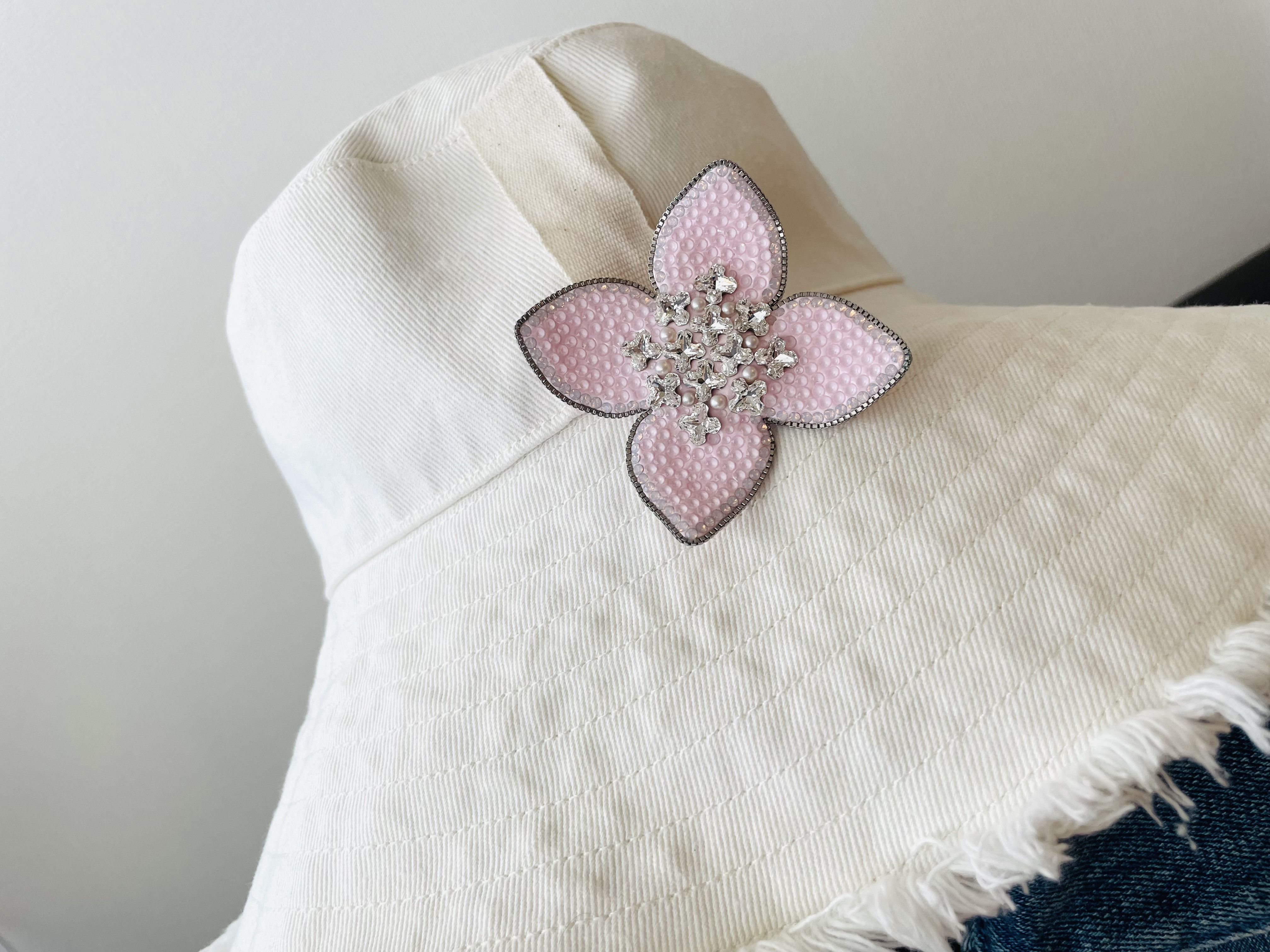 スワロフスキーブローチ（ピンク）