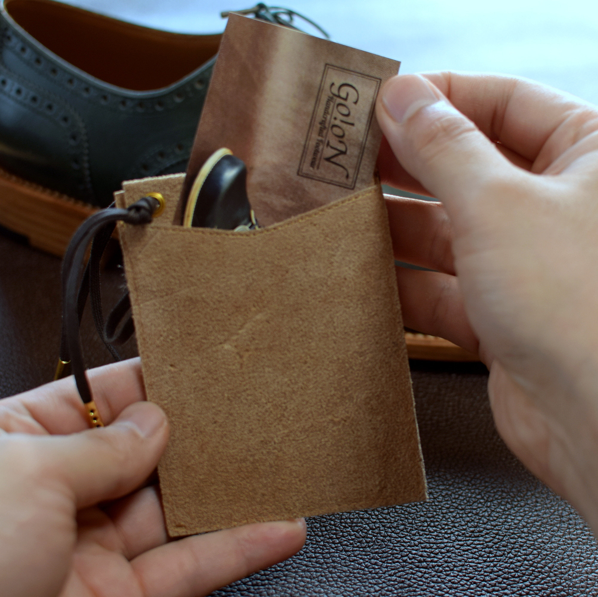 【靴職人が作る】外羽根短靴をモチーフにしたレザーカードケース【本革製】