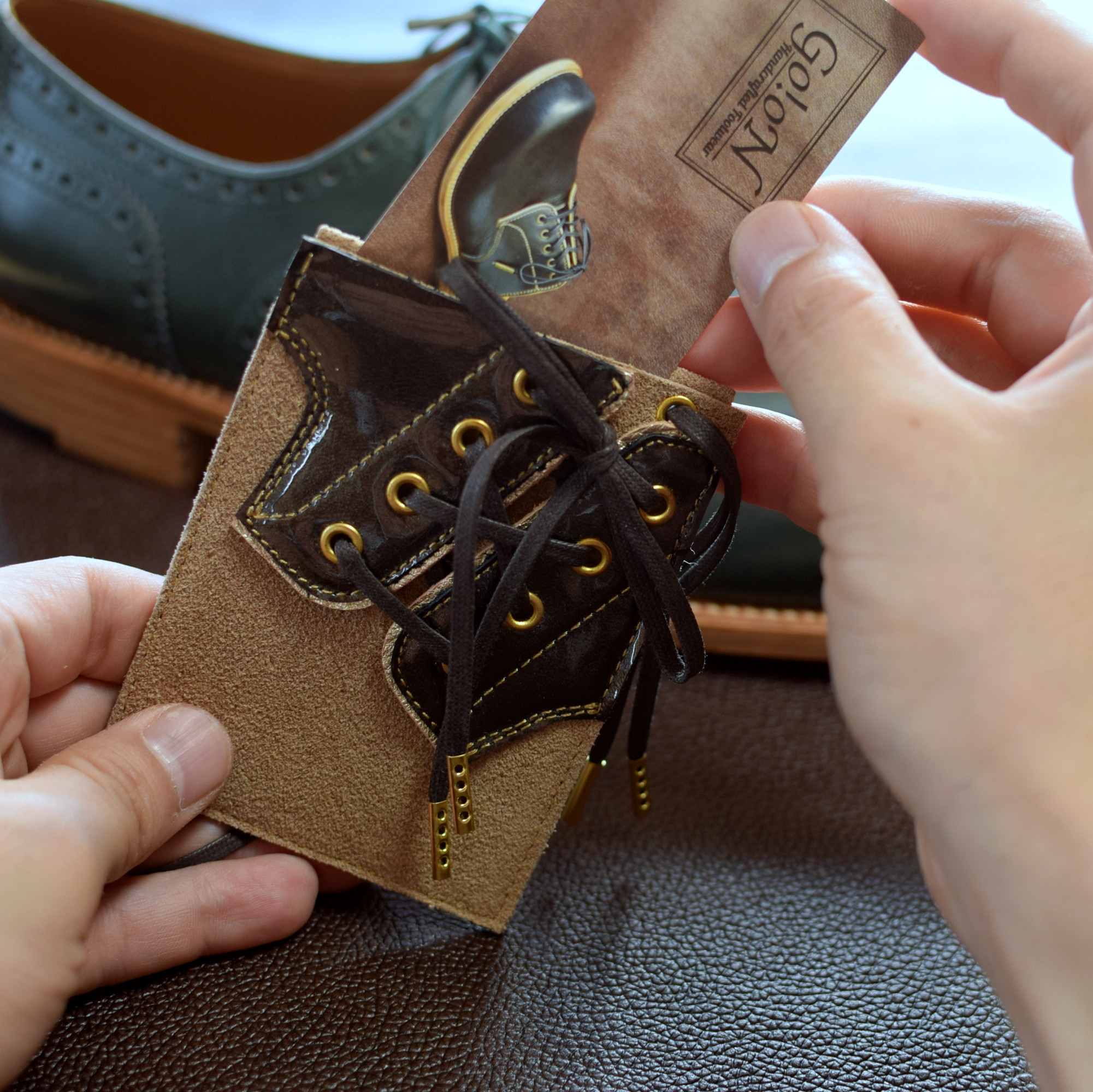 【靴職人が作る】外羽根短靴をモチーフにしたレザーカードケース【本革製】