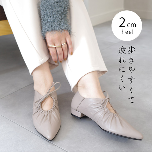 自然なギャザーが美しい大人のポインテッドトゥリボンパンプス 日本製