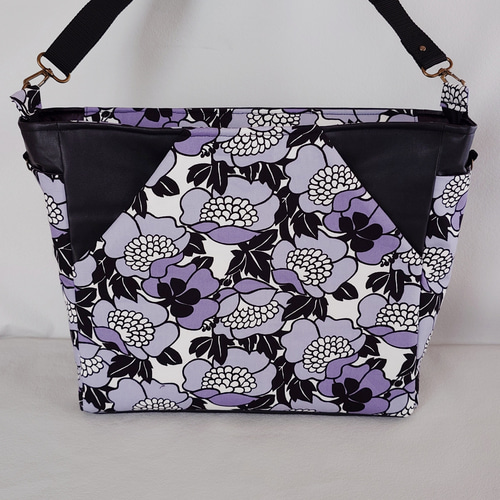 m ショルダーバッグ ・ポケットいっぱい ・花柄(グレー) ショルダー