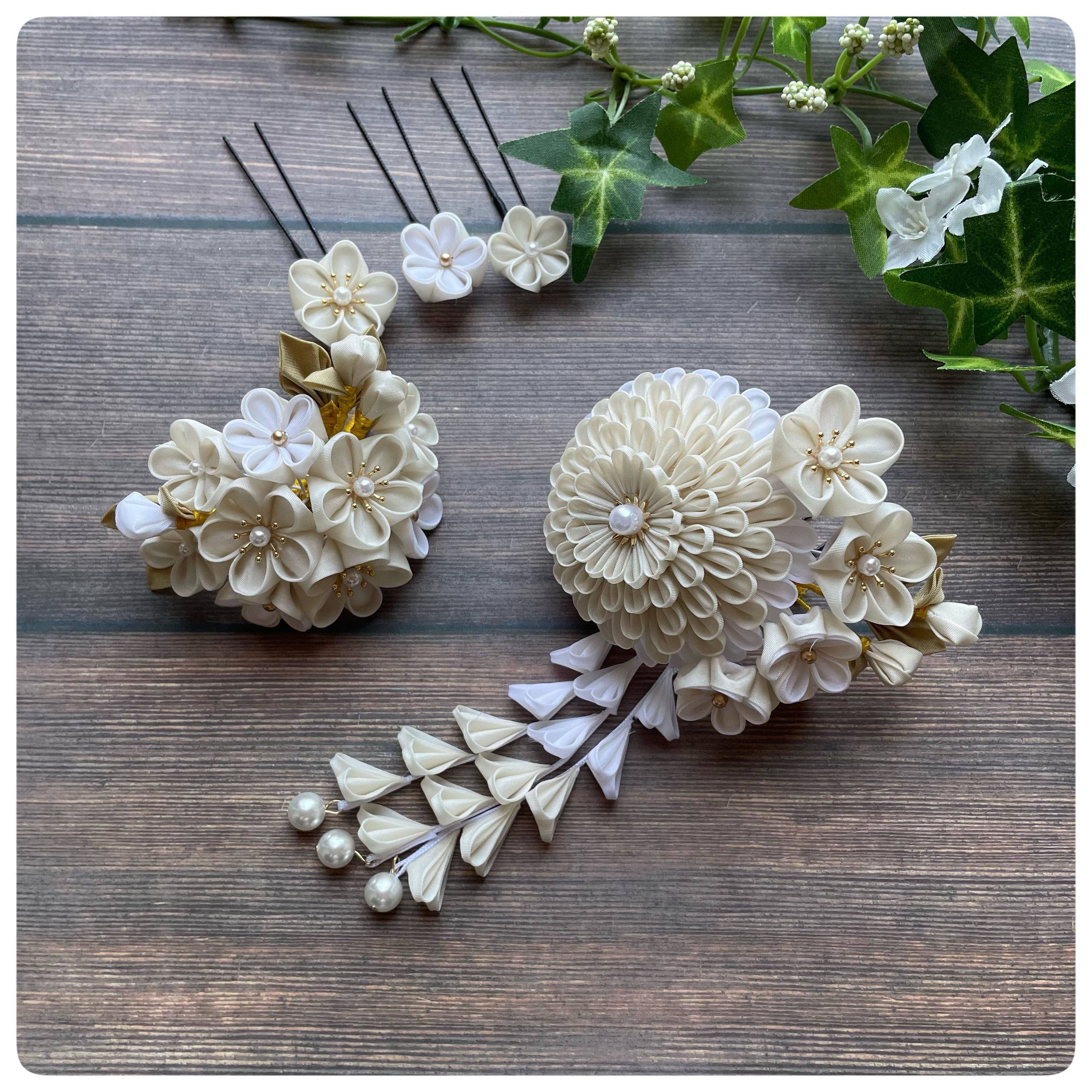 《再販》　アイボリーと白の髪飾りセット　つまみ細工　卒業式髪飾り　成人式髪飾り 7,546円