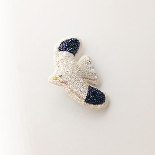 かもめの刺繍ブローチ ブローチ moo poppo 通販 18240318｜Creema