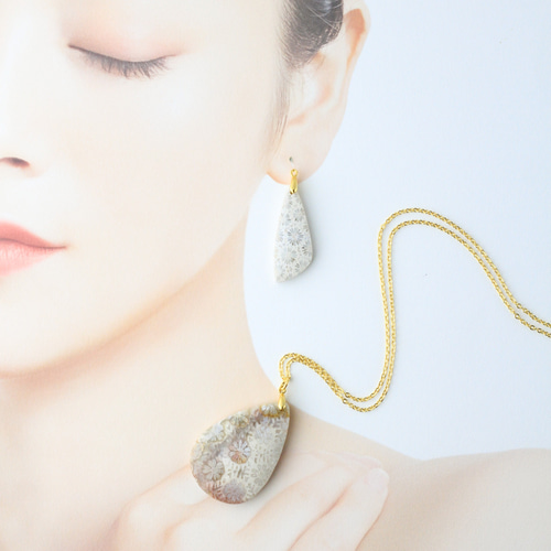 超超超希少】ホワイトフォッシルコーラル チャーム 2-3.5億年前