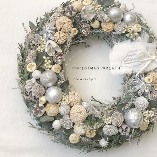 クリスマスリース=シルバー＆アイボリー＆ホワイトの木の実 リース
