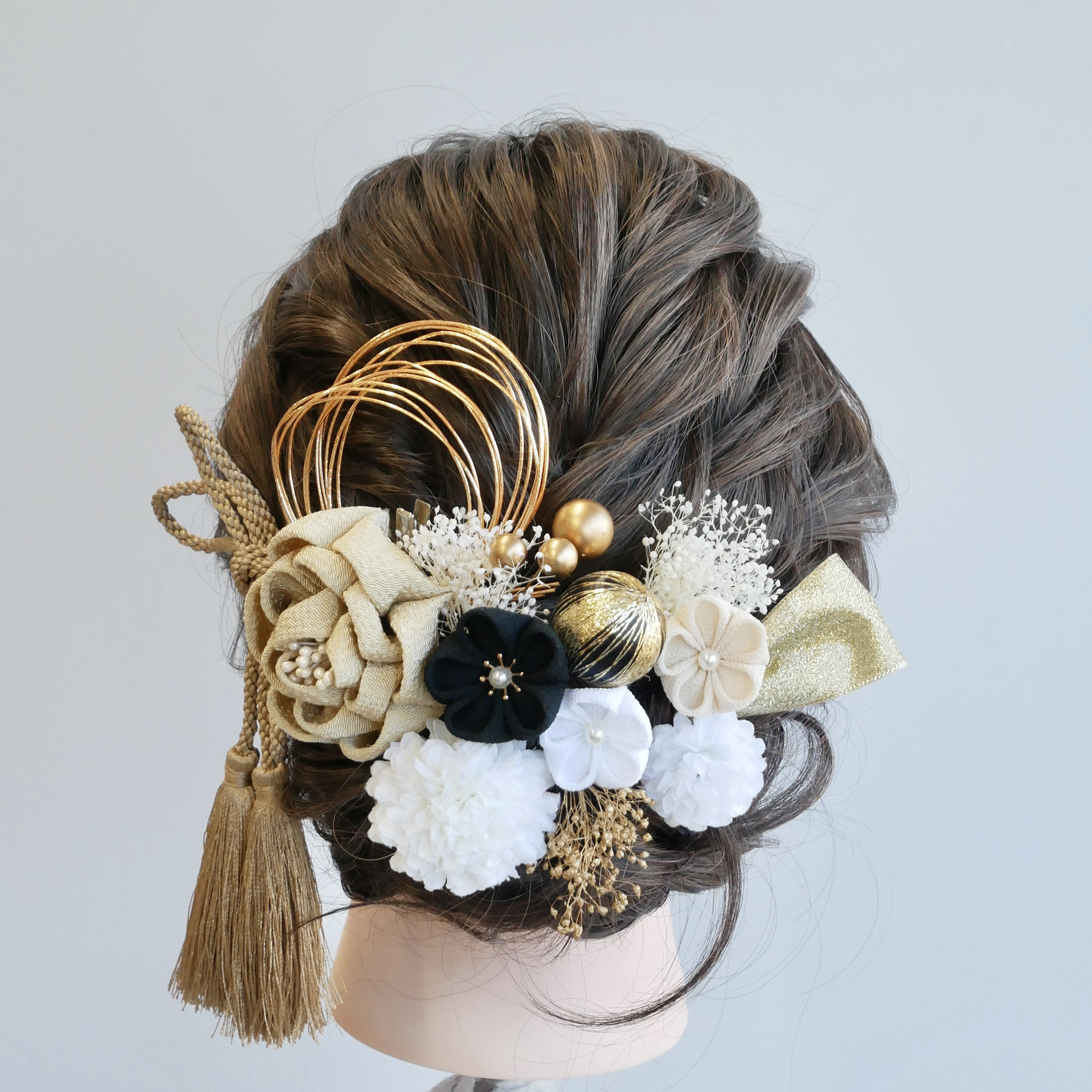 A457  カメリア　つまみ細工　ドライフラワー　髪飾り　黒　ゴールド　成人式　前撮り　卒業式　結婚式