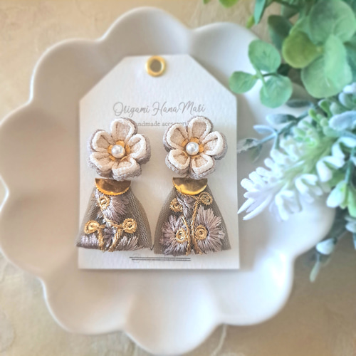 つまみ細工〗インド刺繍リボンタッセルイヤリング&ピアス くすみカラー