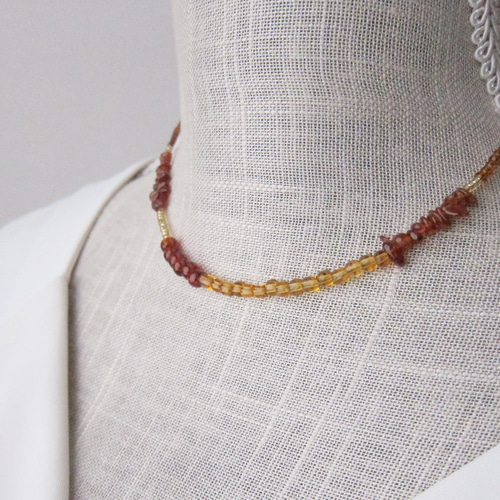 アンバー アシンメトリー ガラス ビーズ ネックレス 琥珀色 アンバー