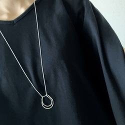 コーデのアクセントに＊ニュアンスフープのロングネックレス　75cmチェーン　silver925 2枚目の画像