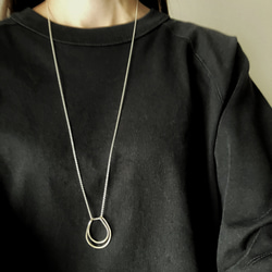 コーデのアクセントに＊ニュアンスフープのロングネックレス　75cmチェーン　silver925 12枚目の画像