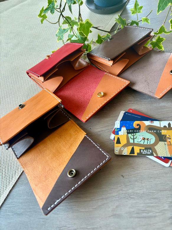 国産レザー使用　レジ前でスムーズなお支払い　ふたつ折り財布　小さい財布  コンパクト財布 8枚目の画像