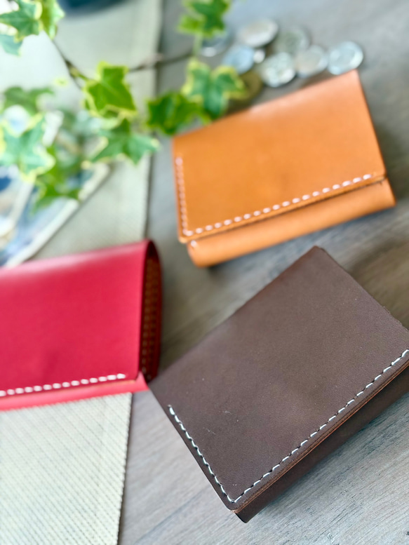 国産レザー使用　レジ前でスムーズなお支払い　ふたつ折り財布　小さい財布  コンパクト財布 2枚目の画像