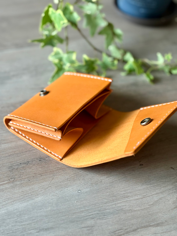 国産レザー使用　レジ前でスムーズなお支払い　ふたつ折り財布　小さい財布  コンパクト財布 9枚目の画像