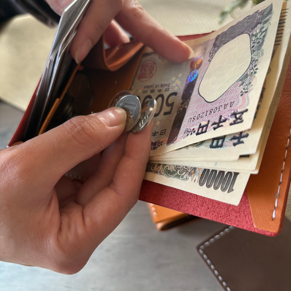 国産レザー使用　レジ前でスムーズなお支払い　ふたつ折り財布　小さい財布  コンパクト財布 14枚目の画像