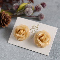艶やかベージュのバラ イヤリング／ピアス 紙 薔薇 軽い イヤリング