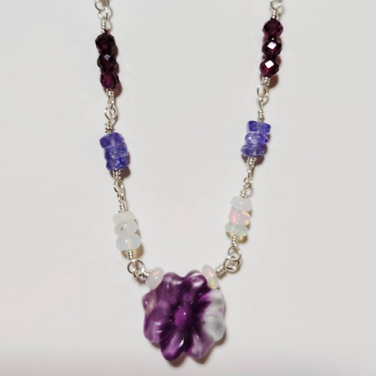 「天然石の花冠ネックレス」　Ｅ