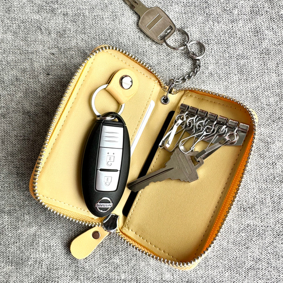新モデル『KUMAWN/クマウン』カードポケット2個付き 便利なキーケース・牛革・多機能・スマートキー《たまごいろ》 4枚目の画像