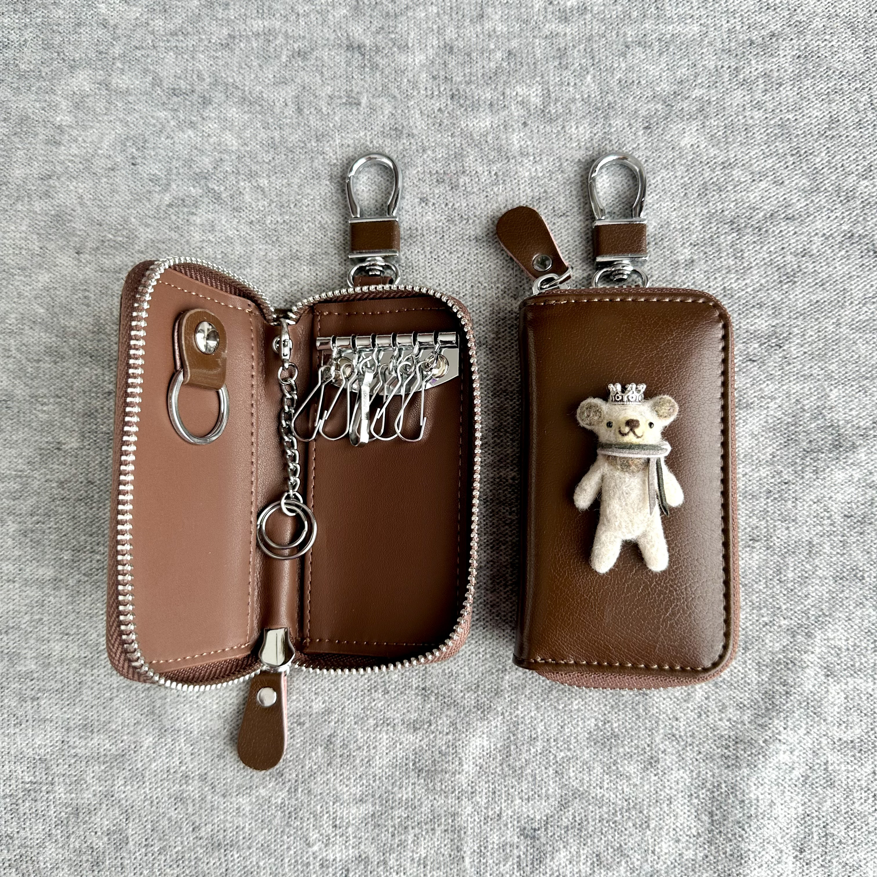 『KUMAWN/クマウン』カードポケット2個付き 便利なキーケース・牛革・多機能・スマートキー《チョコレート》