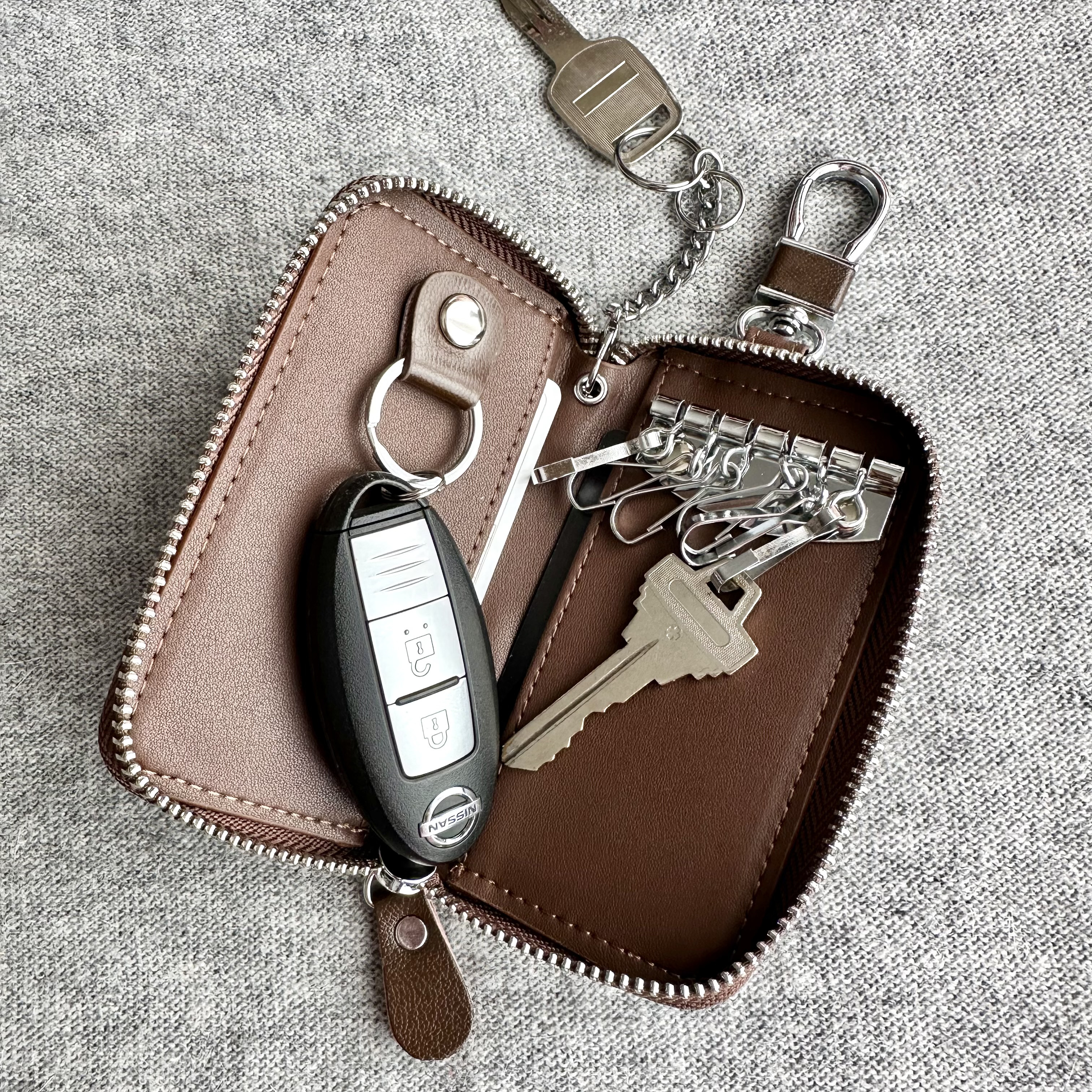 『KUMAWN/クマウン』カードポケット2個付き 便利なキーケース・牛革・多機能・スマートキー《チョコレート》