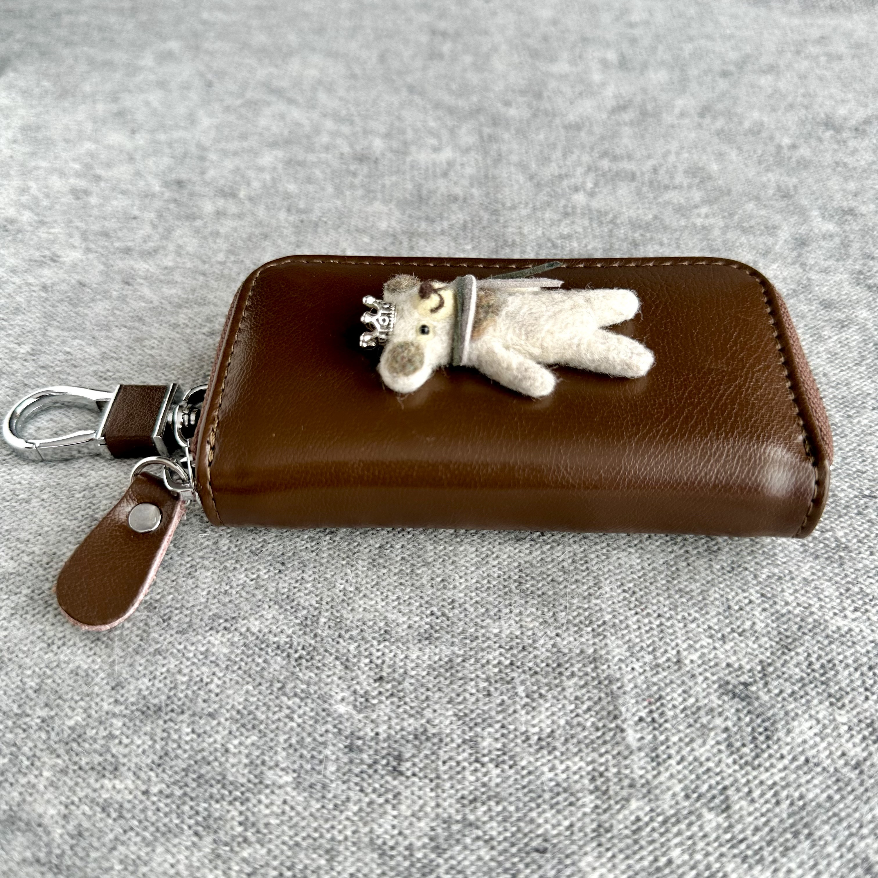 『KUMAWN/クマウン』カードポケット2個付き 便利なキーケース・牛革・多機能・スマートキー《チョコレート》