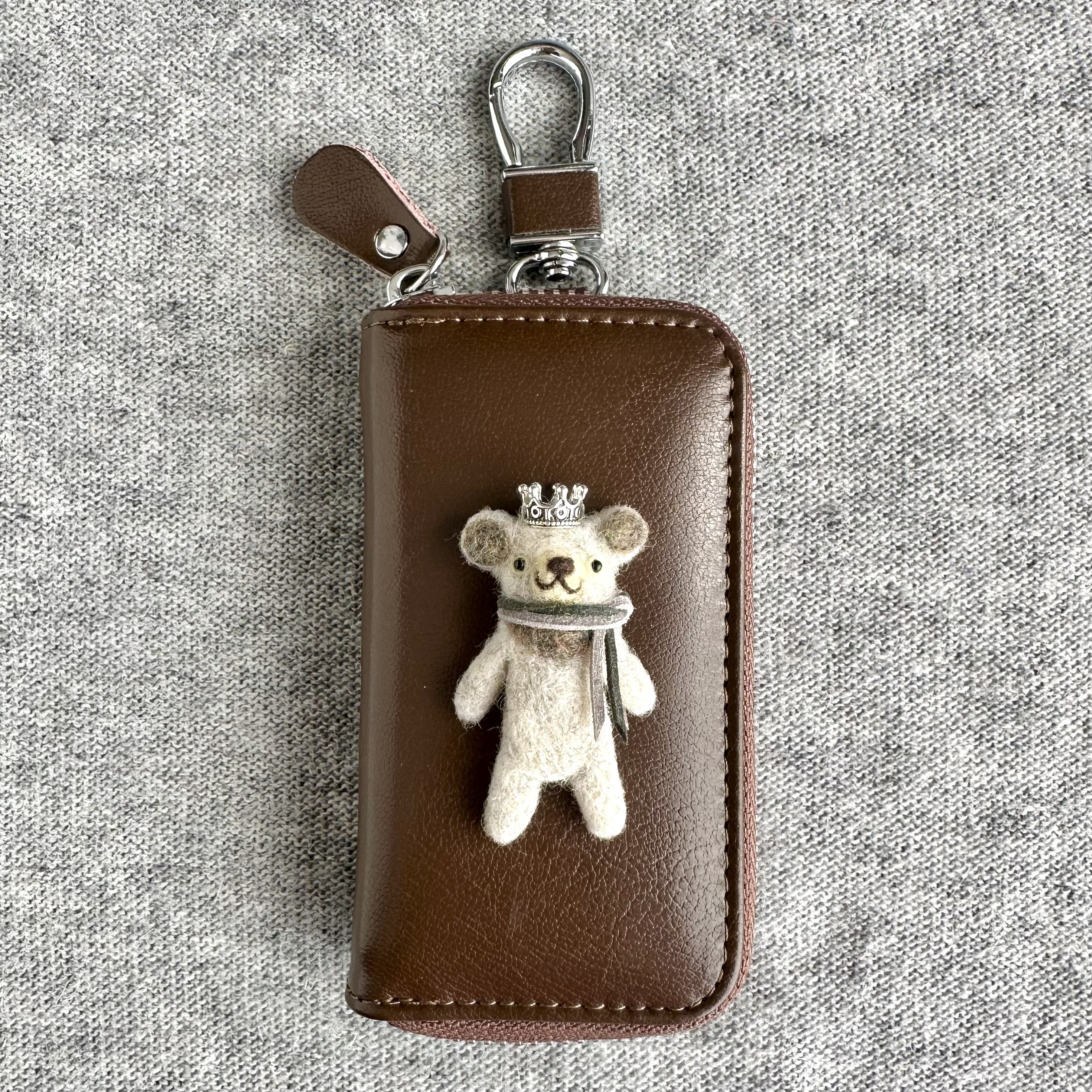 『KUMAWN/クマウン』カードポケット2個付き 便利なキーケース・牛革・多機能・スマートキー《チョコレート》