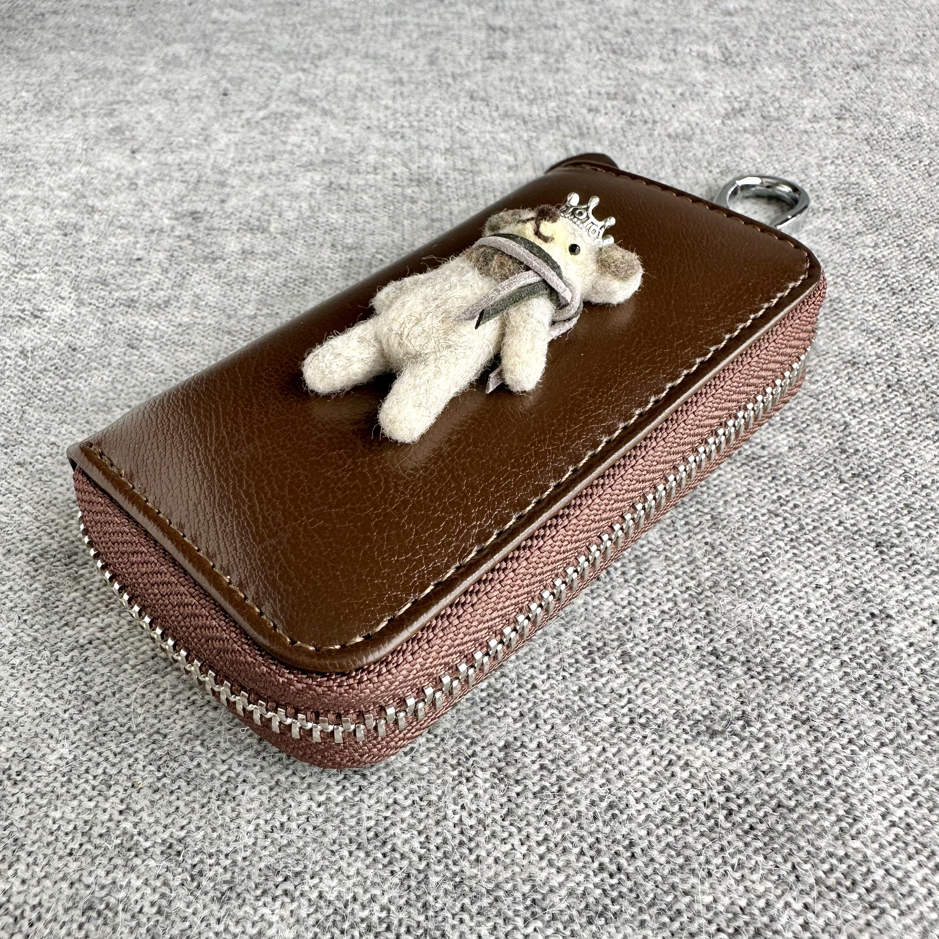 『KUMAWN/クマウン』カードポケット2個付き 便利なキーケース・牛革・多機能・スマートキー《チョコレート》