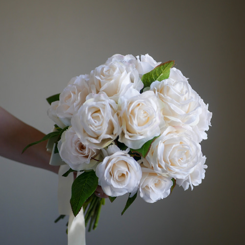 高級ホワイトローズフラワーブーケ　W029　造花ブーケウェディングブーケ 高級ホワイトローズフラワーブーケ W029 造花ブーケウェディングブーケ