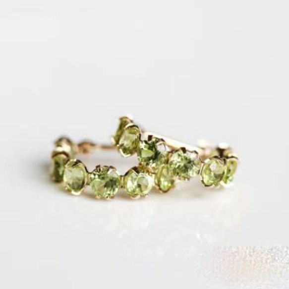 小さめ「ペリドット」花輪✨ピアス　 2枚目の画像