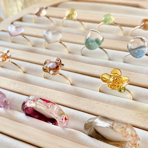 【新品未開封】 （WEB限定カラー） スプリングフラワーシャーリングレギンス ピクセルプリントのフラワーモチーフや鮮やかなカラーが春の気分