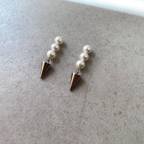 貝パールのスタッズピアス/イヤリング ピアス（スタッド・一粒） R