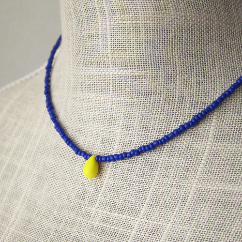 ブルー レモンイエロー しずく ガラス ビーズ ネックレス 青 群青