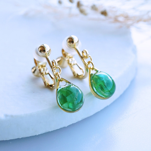 送料無料〗イヤリング グリーン 緑 ギフト プレゼント 雫 こっくり